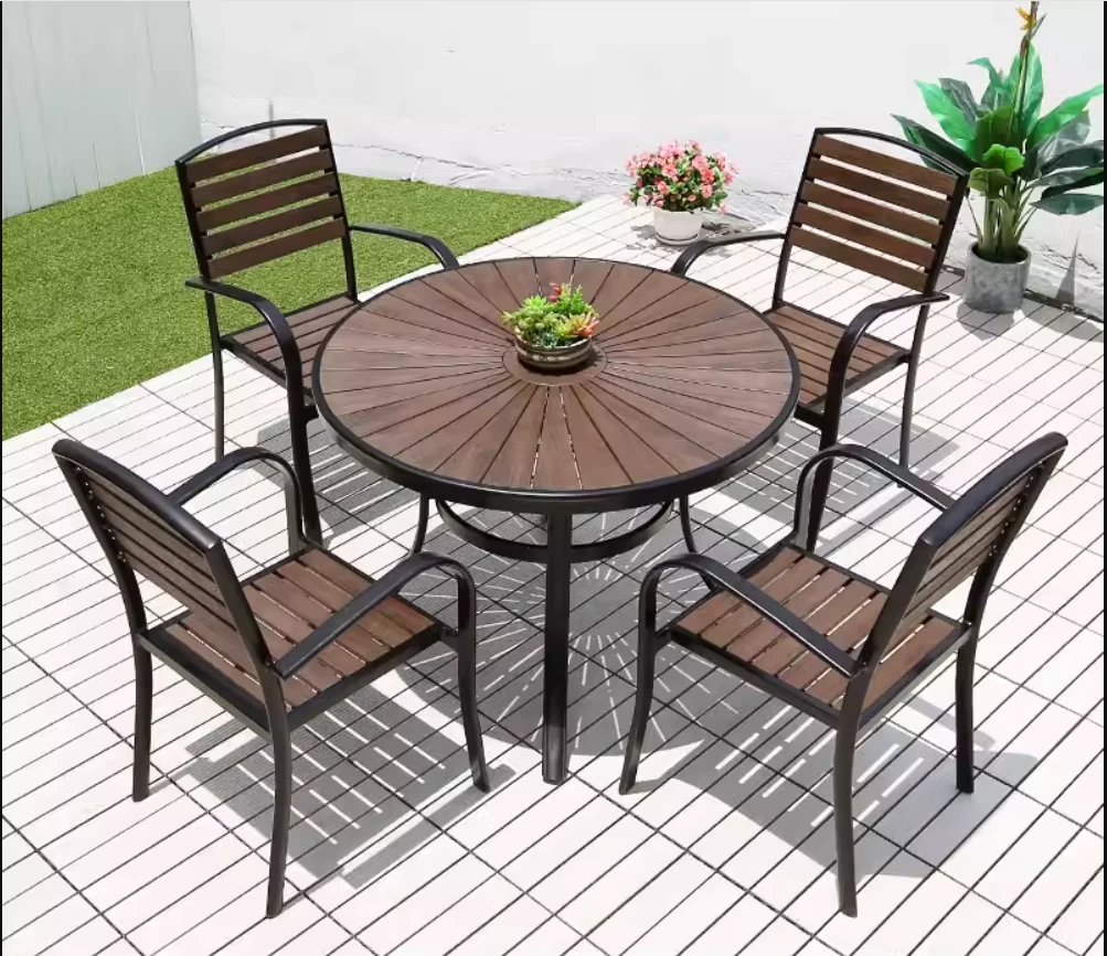 Ưu Điểm Của Bàn Ghế Gỗ Nhựa Ngoài Trời