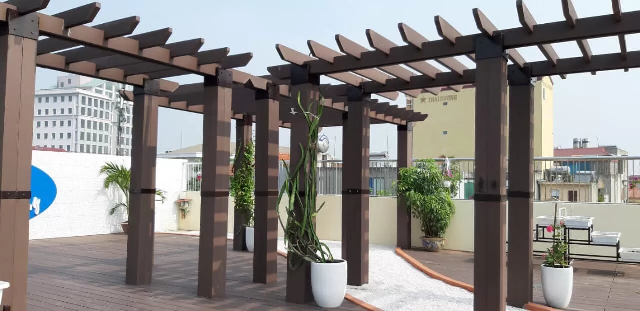 Đặc điểm nổi bật của trụ gỗ nhựa ngoài trời