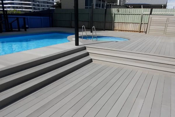 Giá Sàn Nhựa Giả Gỗ Ngoài Trời – Bền Bỉ Với Thời Tiết