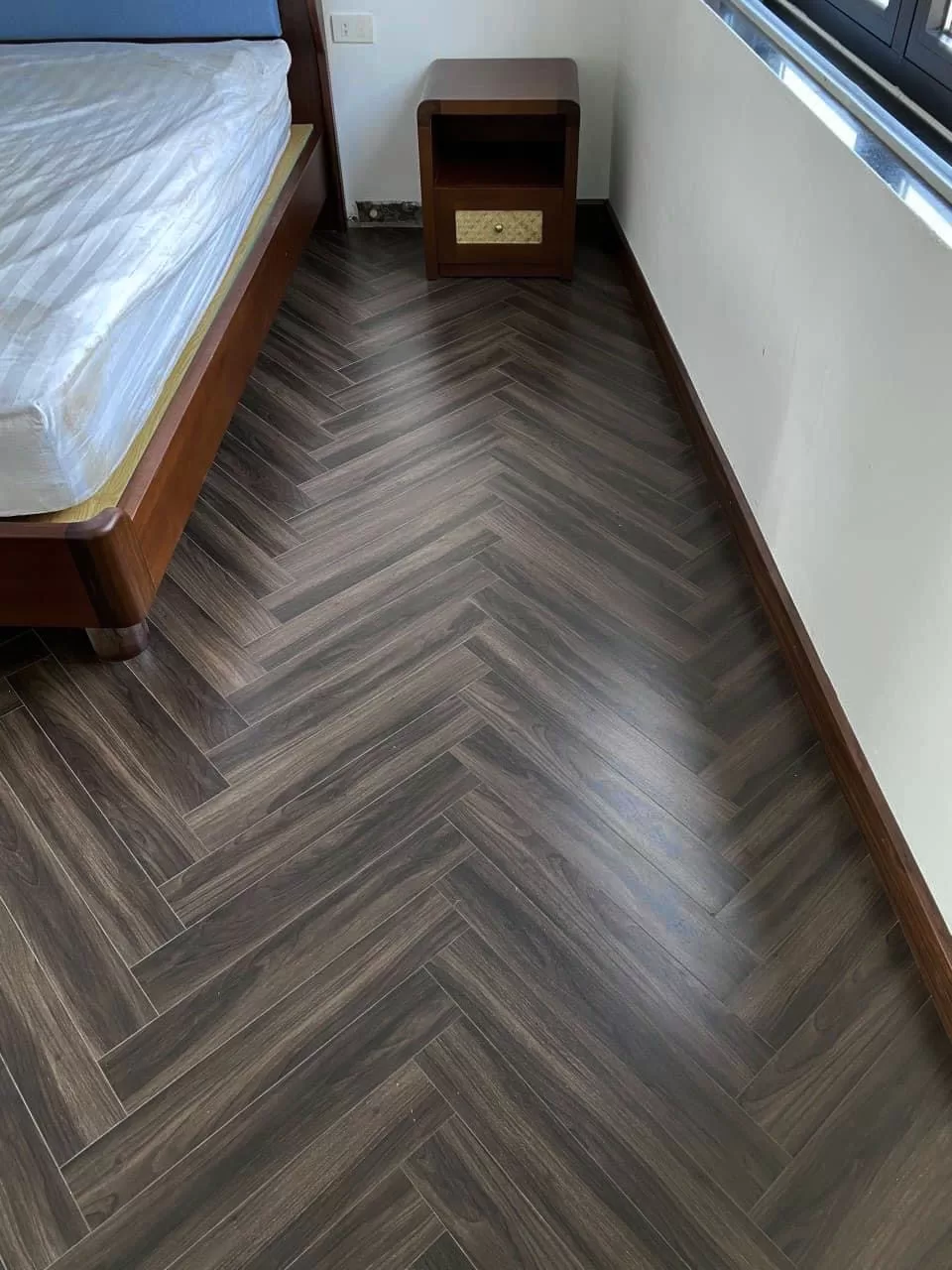 Vì sao nên chọn sàn gỗ xương cá cốt đen ?