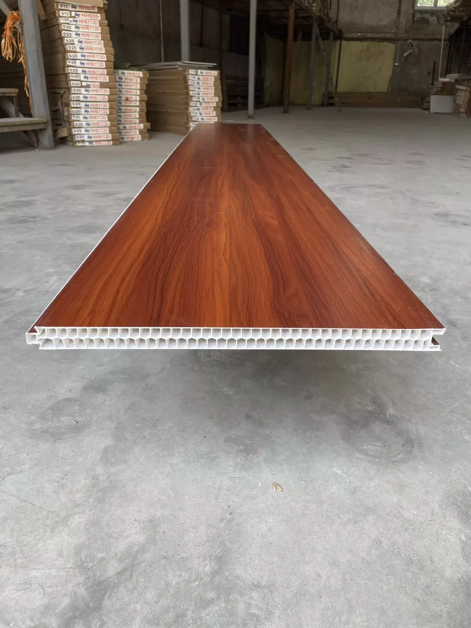 Ưu điểm của vách ngăn nhựa giả gỗ 2 mặt