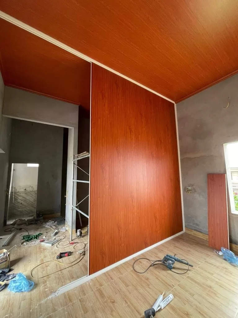 Ứng dụng của vách ngăn nhựa giả gỗ 2 mặt