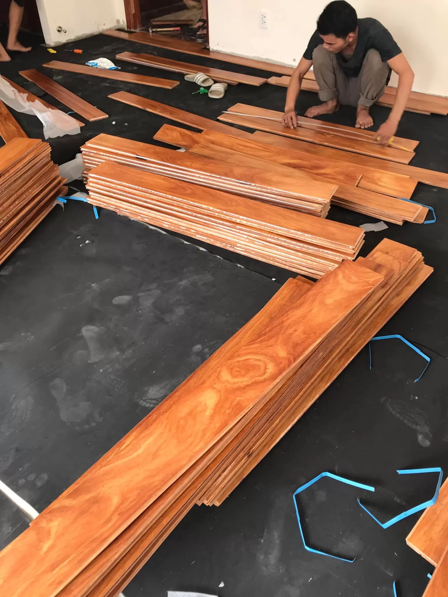 Thi công sàn gỗ công nghiệp