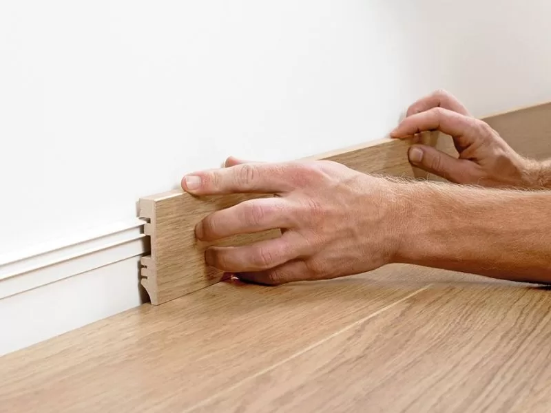 Các yếu tố ảnh hưởng đến giá thi công sàn gỗ