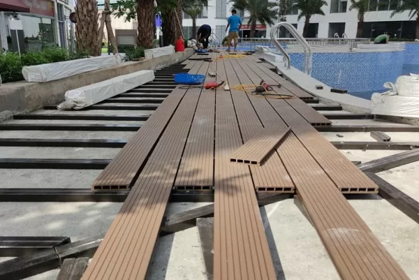 Ứng dụng của sàn gỗ bể bơi