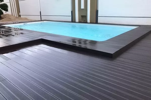 Ưu điểm nổi bật của sàn gỗ bể bơi