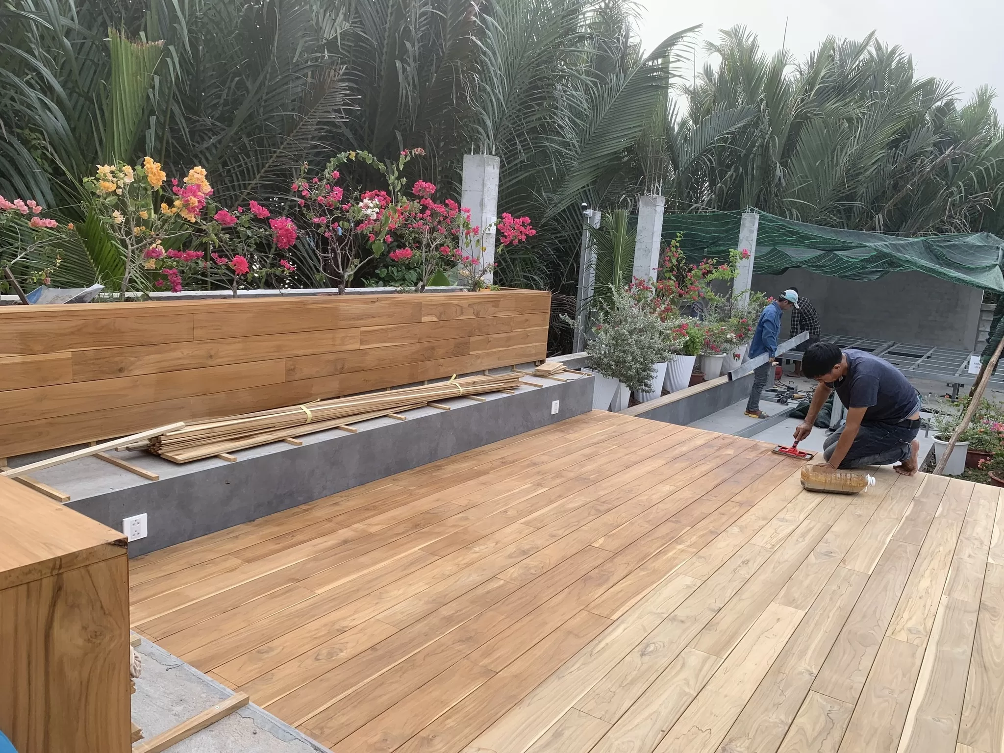 Vì sao nên lựa chọn dịch vụ thi công sàn nhựa giả gỗ của chúng tôi