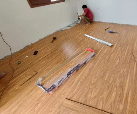 Những yếu tố ảnh hưởng đến chất lượng thi công sàn gỗ chung cư